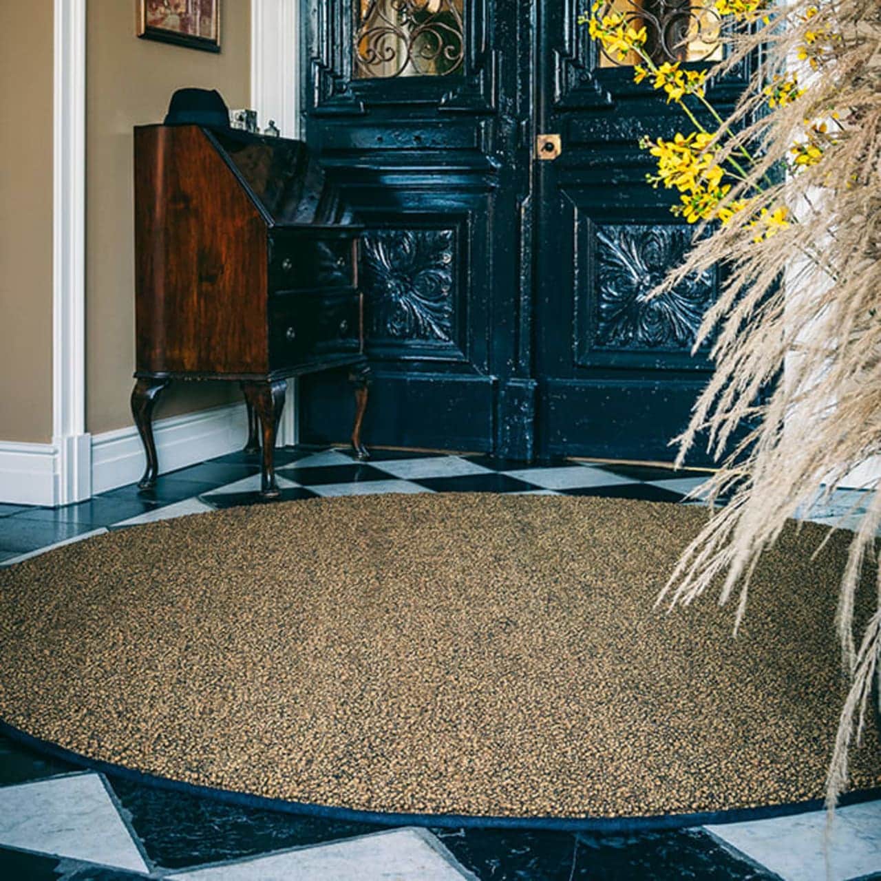Fingers Crossed Flavoured Ginger round entry way rug in elegant foyer