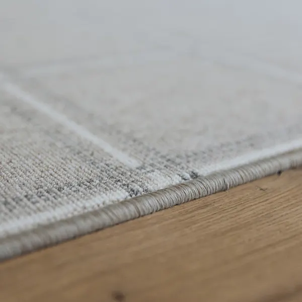 Nessie | Beige White | Serged Edge