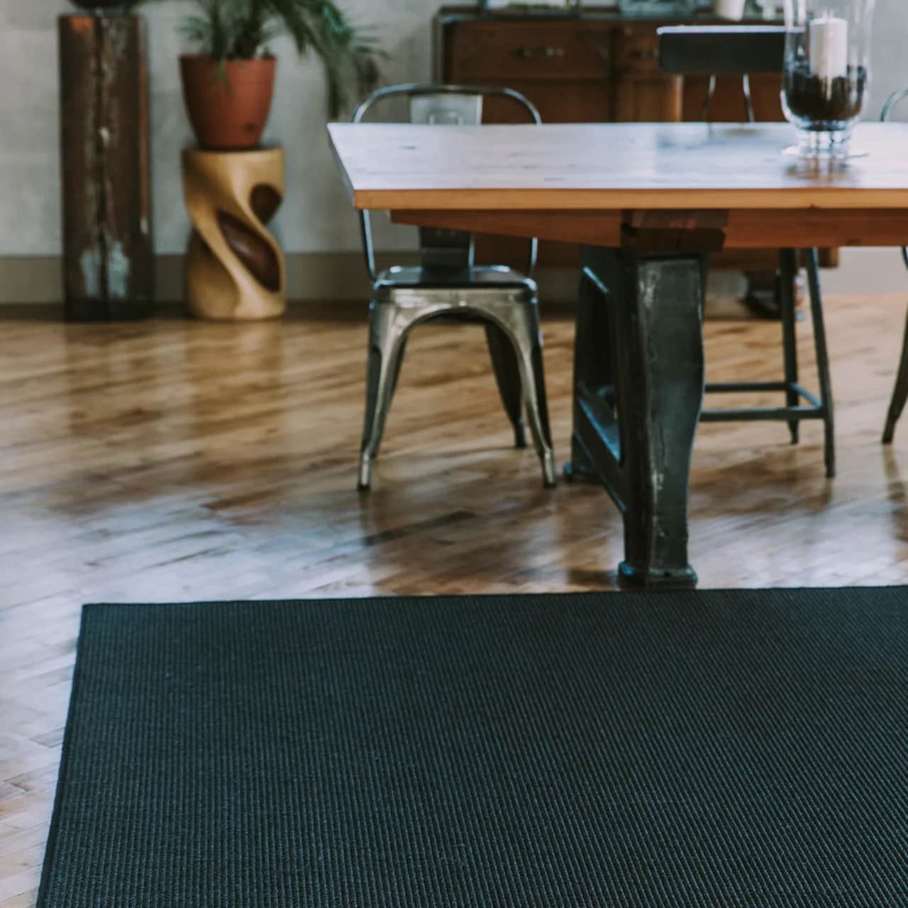 Oslo Black area rug in dining room