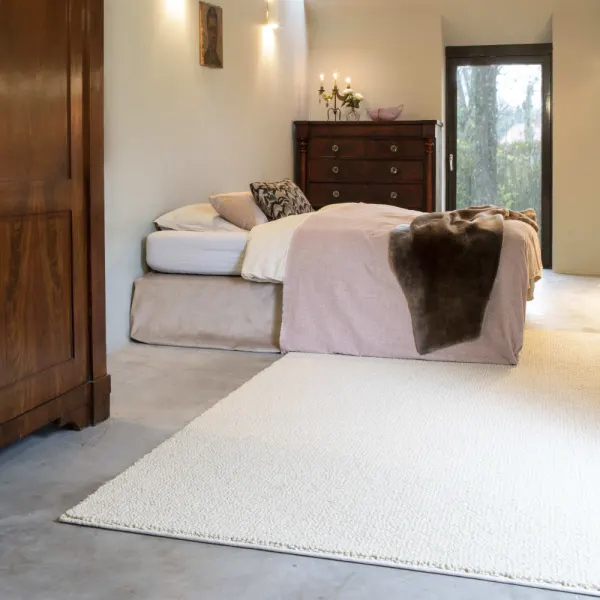 Bad Hair Day Swan wool rug in bedroom